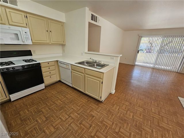 5710 East TROPICANA Avenue 1124, Las Vegas, NV 89122