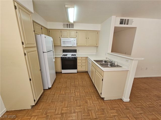 5710 East TROPICANA Avenue 1124, Las Vegas, NV 89122