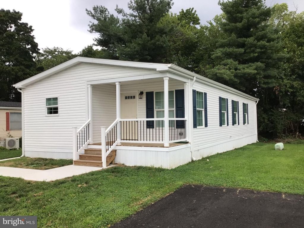 5102 GALEN DR, MORRISVILLE, PA 19067 — exterior