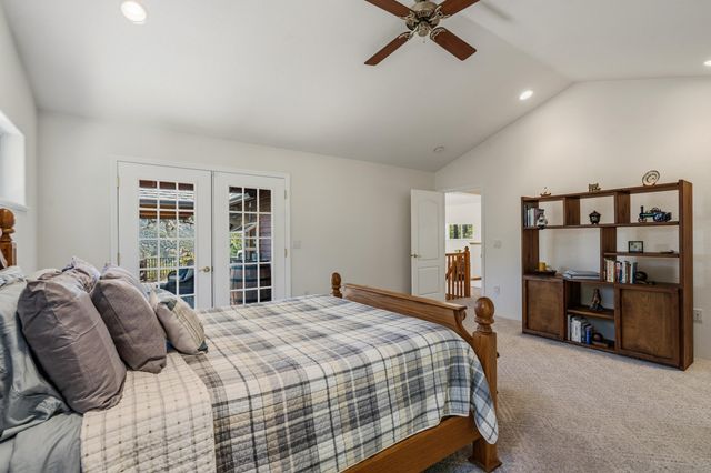 622 Schieffelin Gulch Road, Gold Hill, OR 97525