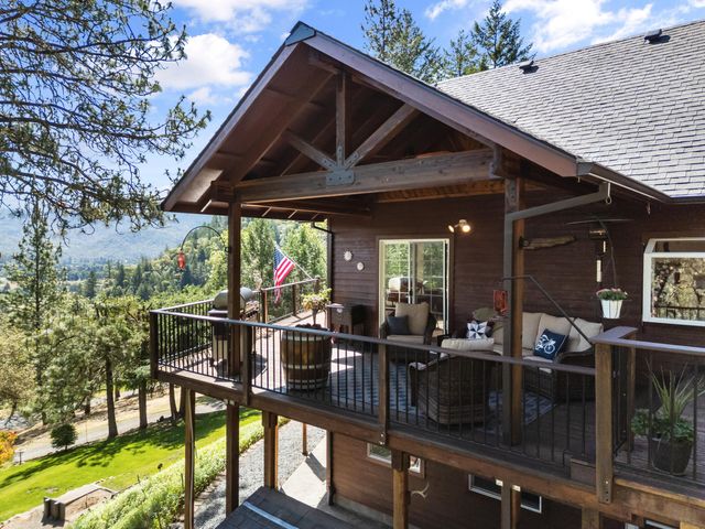 622 Schieffelin Gulch Road, Gold Hill, OR 97525