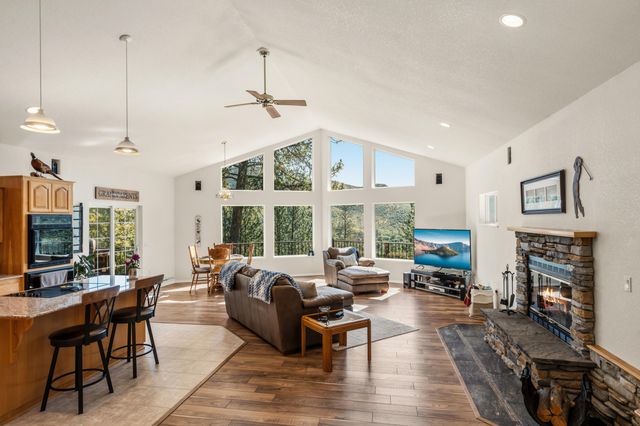 622 Schieffelin Gulch Road, Gold Hill, OR 97525