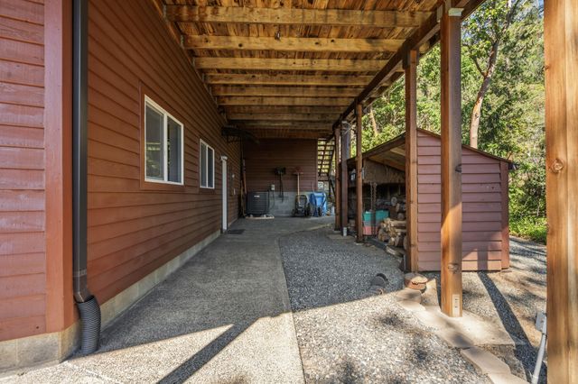622 Schieffelin Gulch Road, Gold Hill, OR 97525