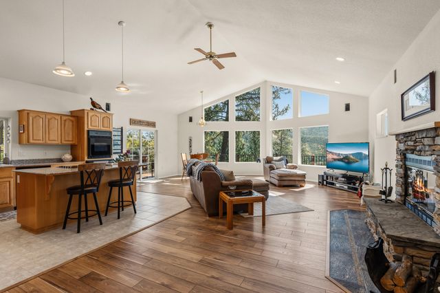 622 Schieffelin Gulch Road, Gold Hill, OR 97525