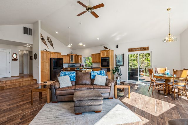 622 Schieffelin Gulch Road, Gold Hill, OR 97525