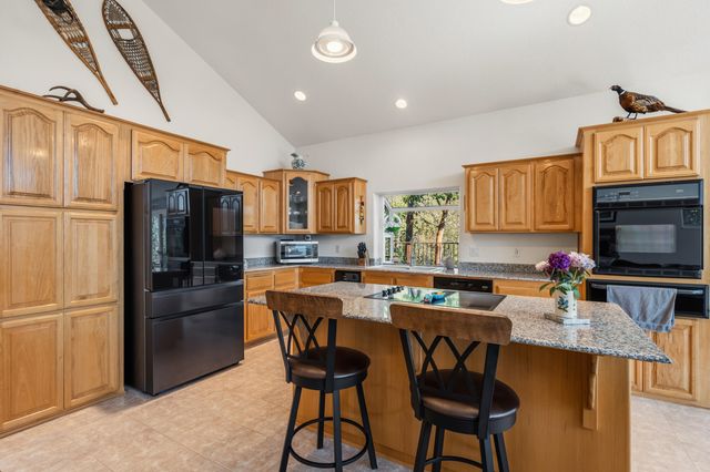 622 Schieffelin Gulch Road, Gold Hill, OR 97525