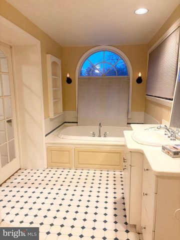 825 BLOOMING GLEN RD, Perkasie, PA 18944
