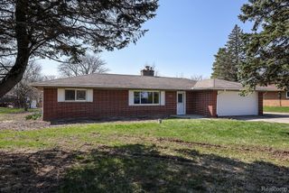 2462 Green Acres Drive, Grand Blanc Charter Township, MI 48439