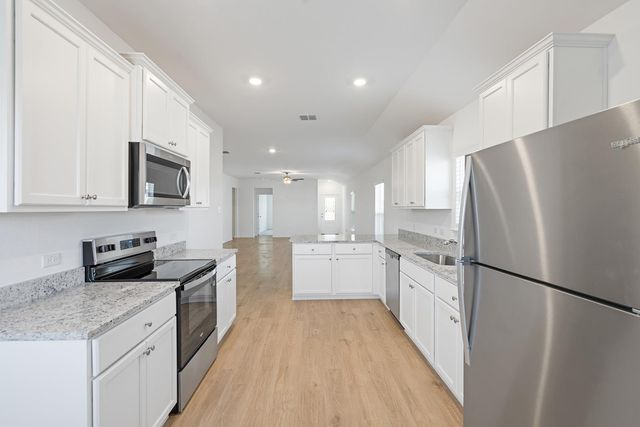 253 W Luna Blue LN, Jarrell, TX 76537