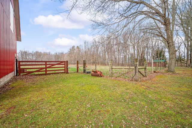 55796 92nd Avenue, Dowagiac, MI 49047