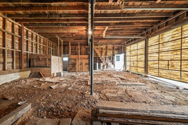 55796 92nd Avenue, Dowagiac, MI 49047
