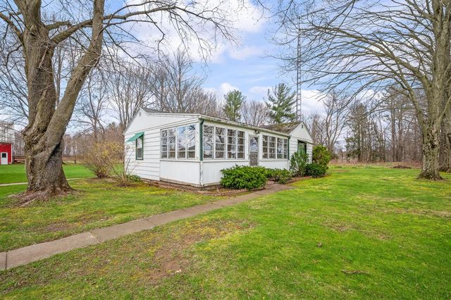 55796 92nd Avenue, Dowagiac, MI 49047