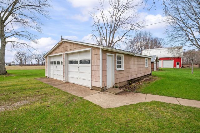 55796 92nd Avenue, Dowagiac, MI 49047