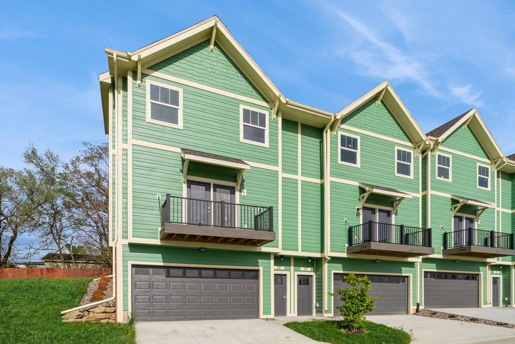 335 Forest Avenue 24, Des Moines, IA 50314