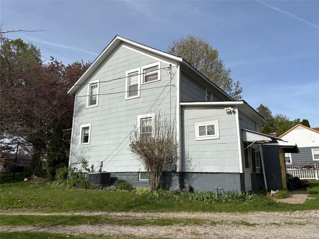 141 W 3RD Street, Waterford, PA 16441