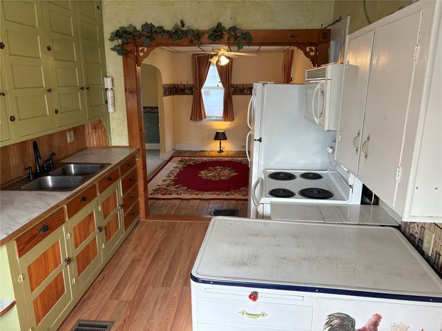 141 W 3RD Street, Waterford, PA 16441