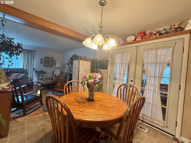 126 WOODLANE Dr, Springfield, OR 97477