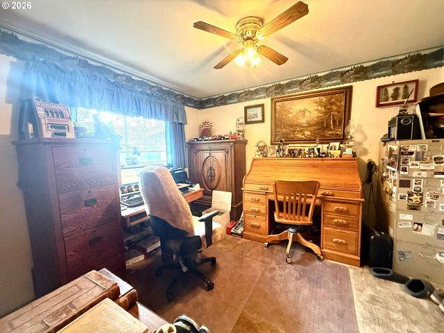 126 WOODLANE Dr, Springfield, OR 97477