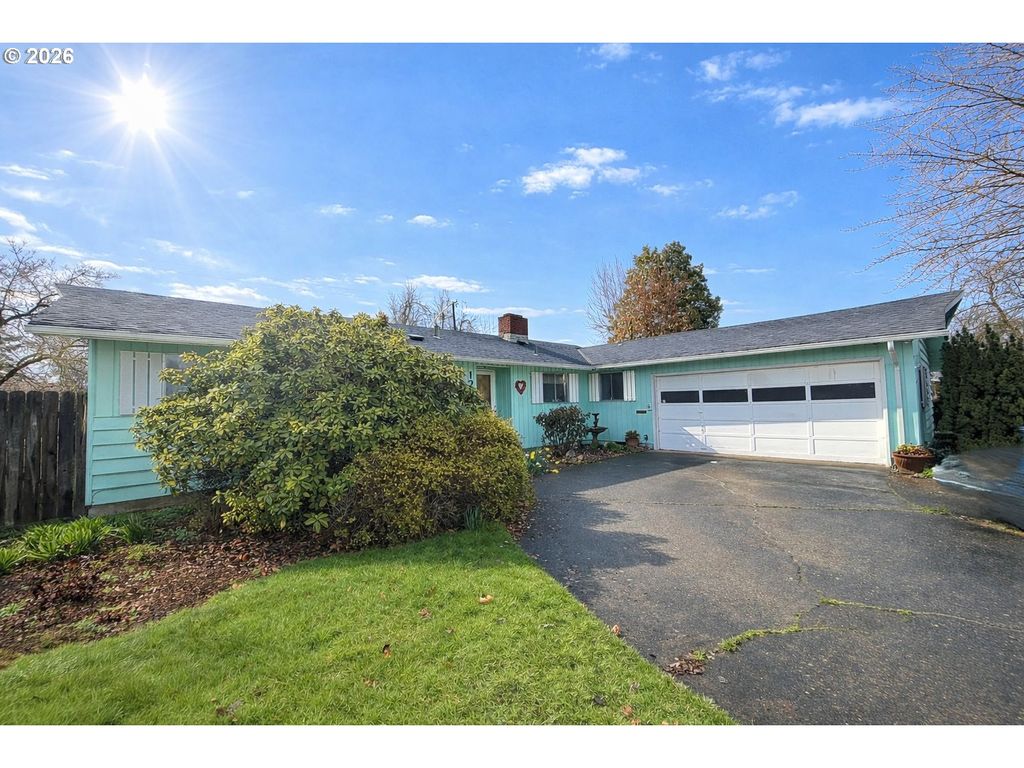 126 WOODLANE Dr, Springfield, OR 97477