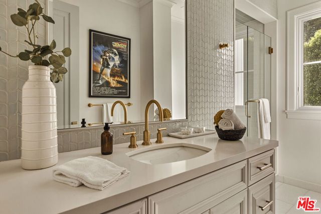 1000 N Norman Place, Los Angeles, CA 90049