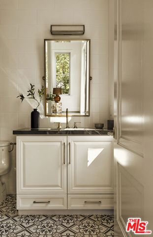 1000 N Norman Place, Los Angeles, CA 90049