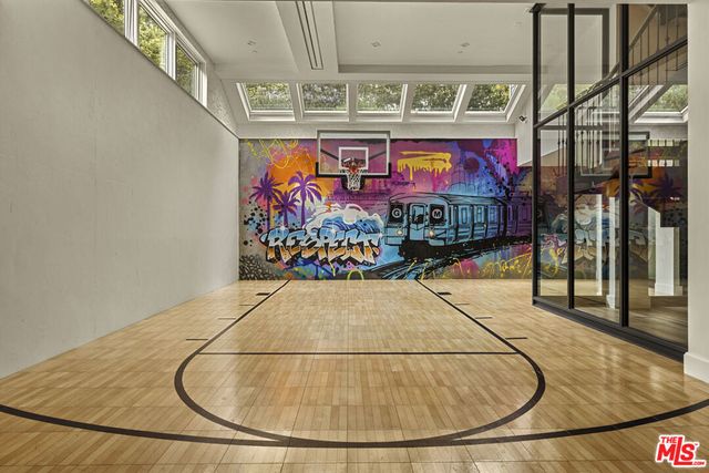 1000 N Norman Place, Los Angeles, CA 90049