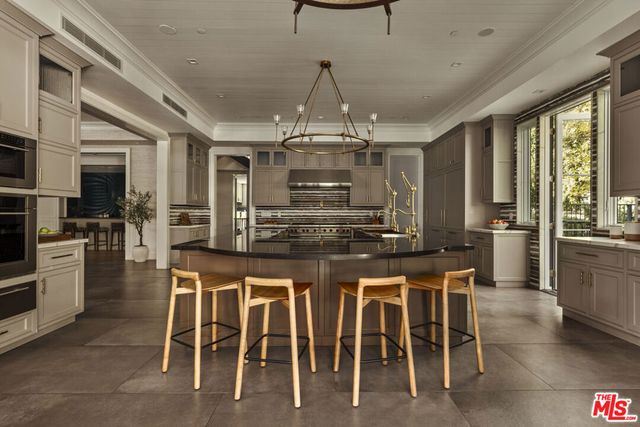 1000 N Norman Place, Los Angeles, CA 90049