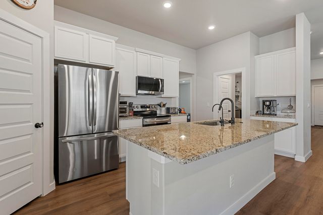 2914 Cottonwood Avenue, Wolfforth, TX 79382