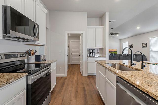 2914 Cottonwood Avenue, Wolfforth, TX 79382