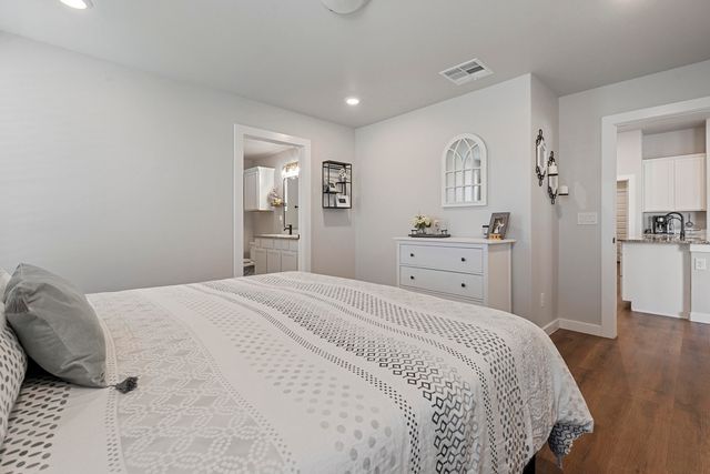 2914 Cottonwood Avenue, Wolfforth, TX 79382