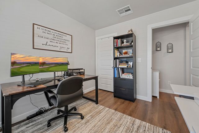 2914 Cottonwood Avenue, Wolfforth, TX 79382