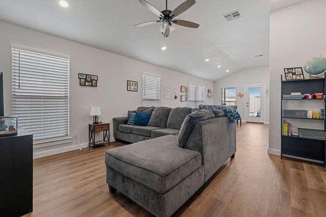 2914 Cottonwood Avenue, Wolfforth, TX 79382