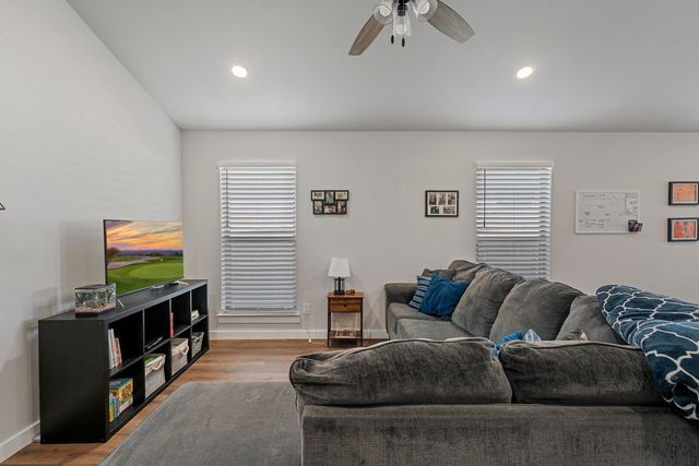 2914 Cottonwood Avenue, Wolfforth, TX 79382