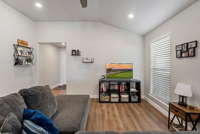 2914 Cottonwood Avenue, Wolfforth, TX 79382