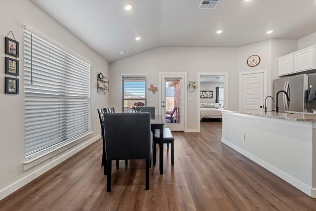 2914 Cottonwood Avenue, Wolfforth, TX 79382