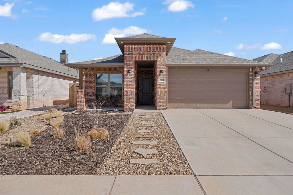 2914 Cottonwood Avenue, Wolfforth, TX 79382