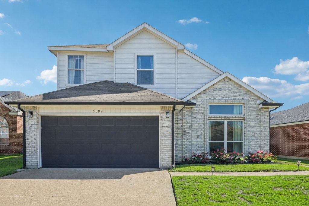 5309 Manhassett Drive, Arlington, TX 76018