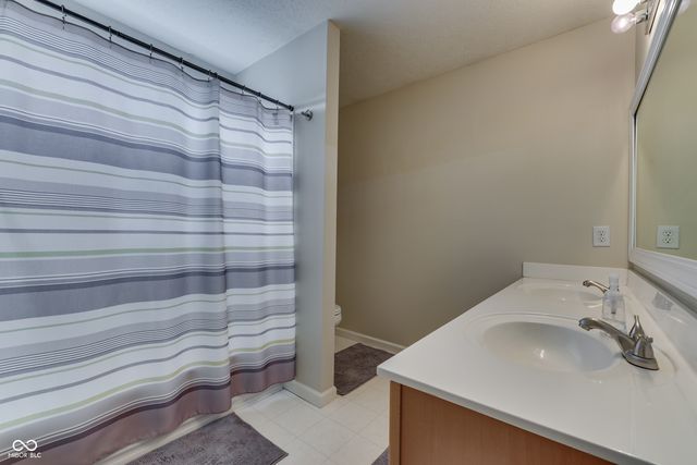 12343 Jaguars Drive, Fishers, IN 46037