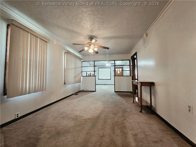 127 W Central Avenue, Belle, WV 25015