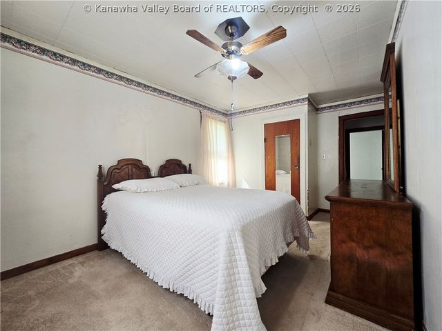 127 W Central Avenue, Belle, WV 25015