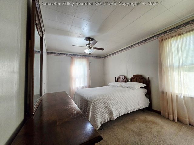 127 W Central Avenue, Belle, WV 25015