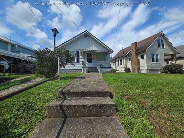 127 W Central Avenue, Belle, WV 25015