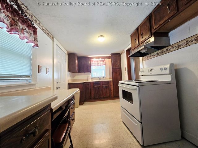 127 W Central Avenue, Belle, WV 25015