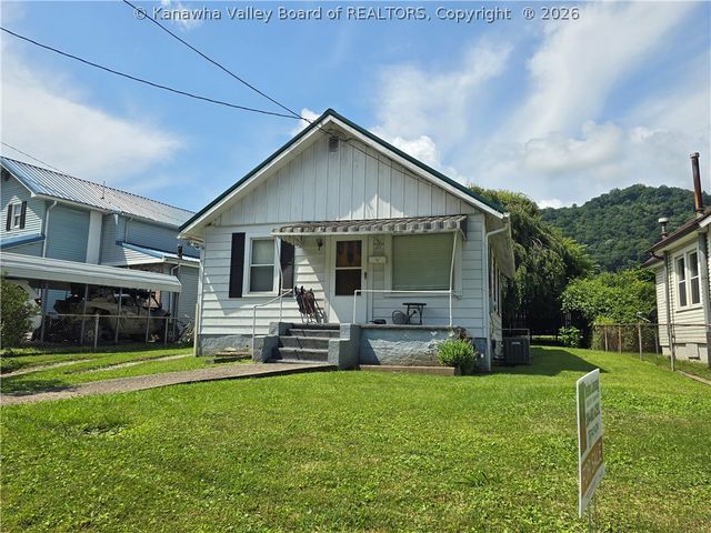 127 W Central Avenue, Belle, WV 25015