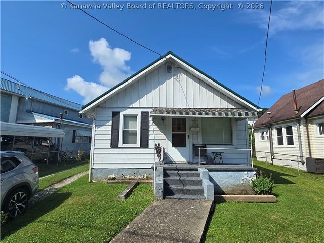 127 W Central Avenue, Belle, WV 25015