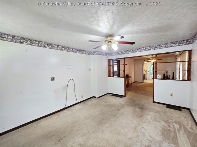 127 W Central Avenue, Belle, WV 25015
