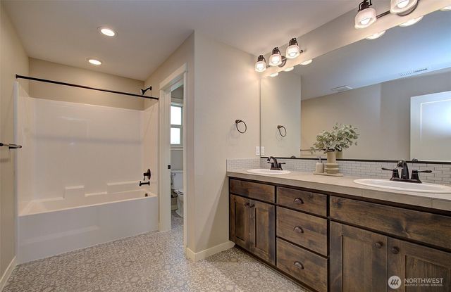 2307 E 6th Street, La Center, WA 98629
