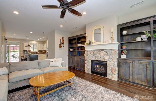 2307 E 6th Street, La Center, WA 98629