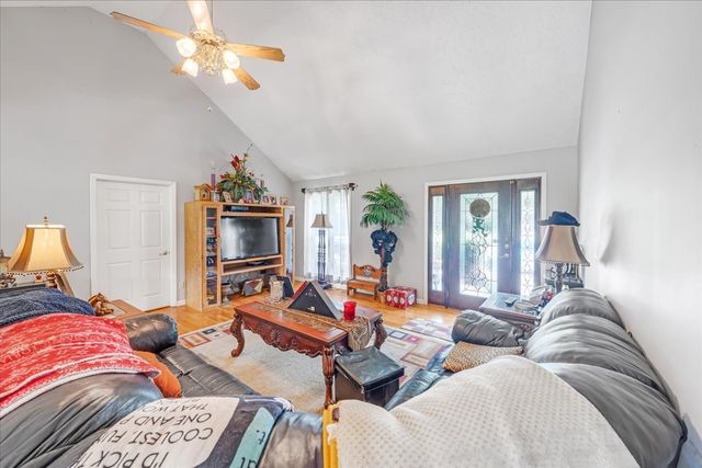 431 Jack Thomas Dr, Manchester, TN 37355
