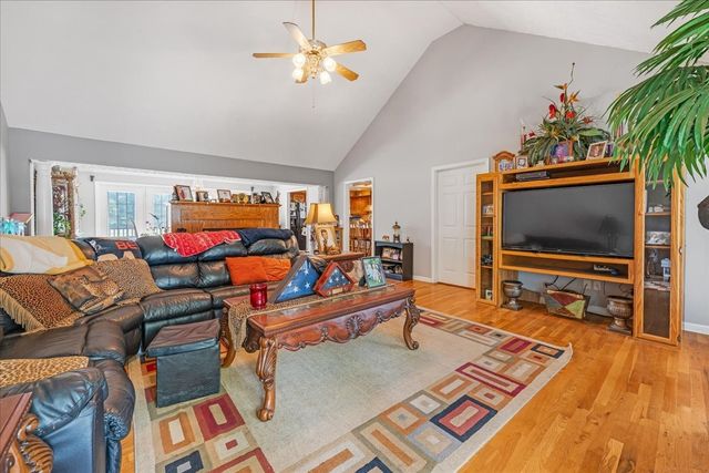 431 Jack Thomas Dr, Manchester, TN 37355